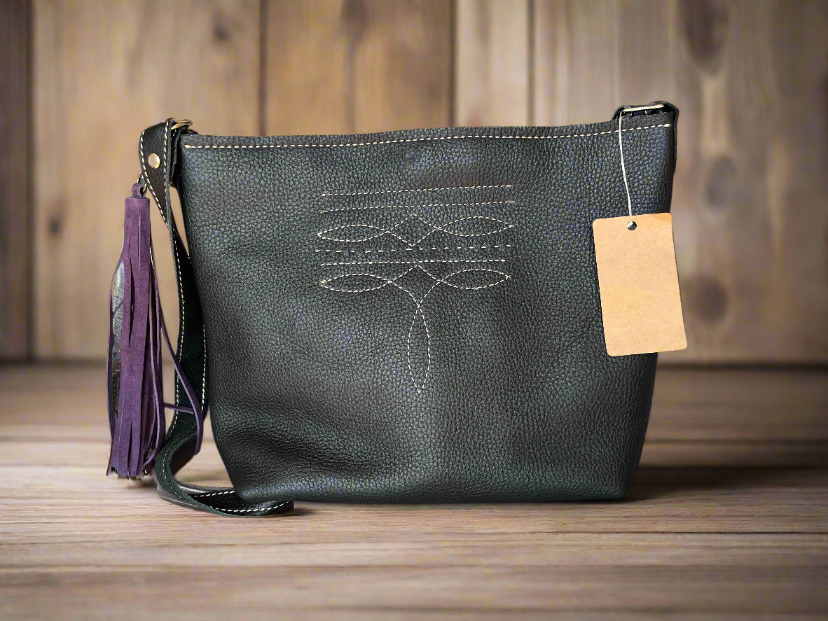 Boot Toe Stitch Handbag in Pebble Black
